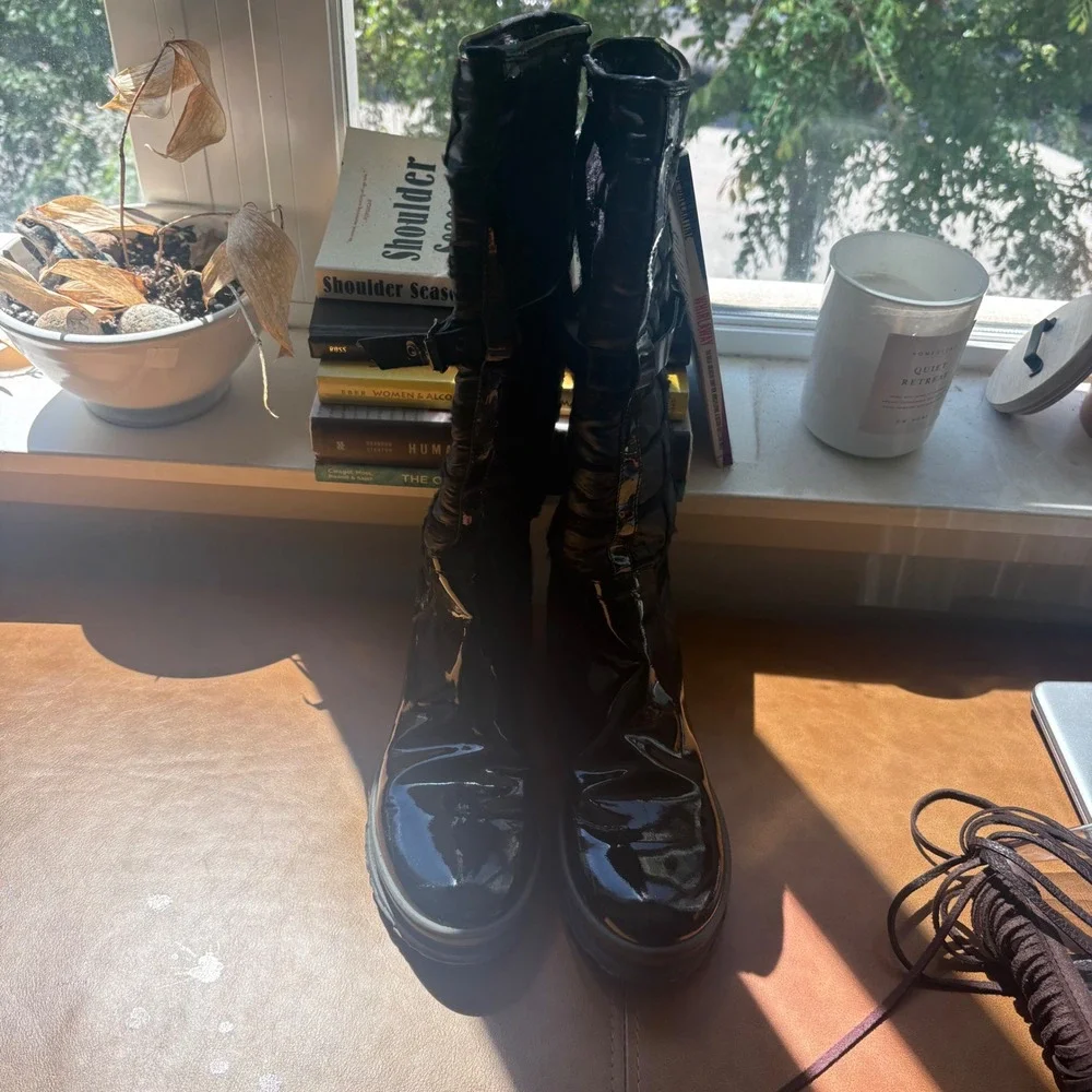 Aquatalia Black Quilted Patent Leather Boots Lug Sole Buckle‎ Detail Size 8